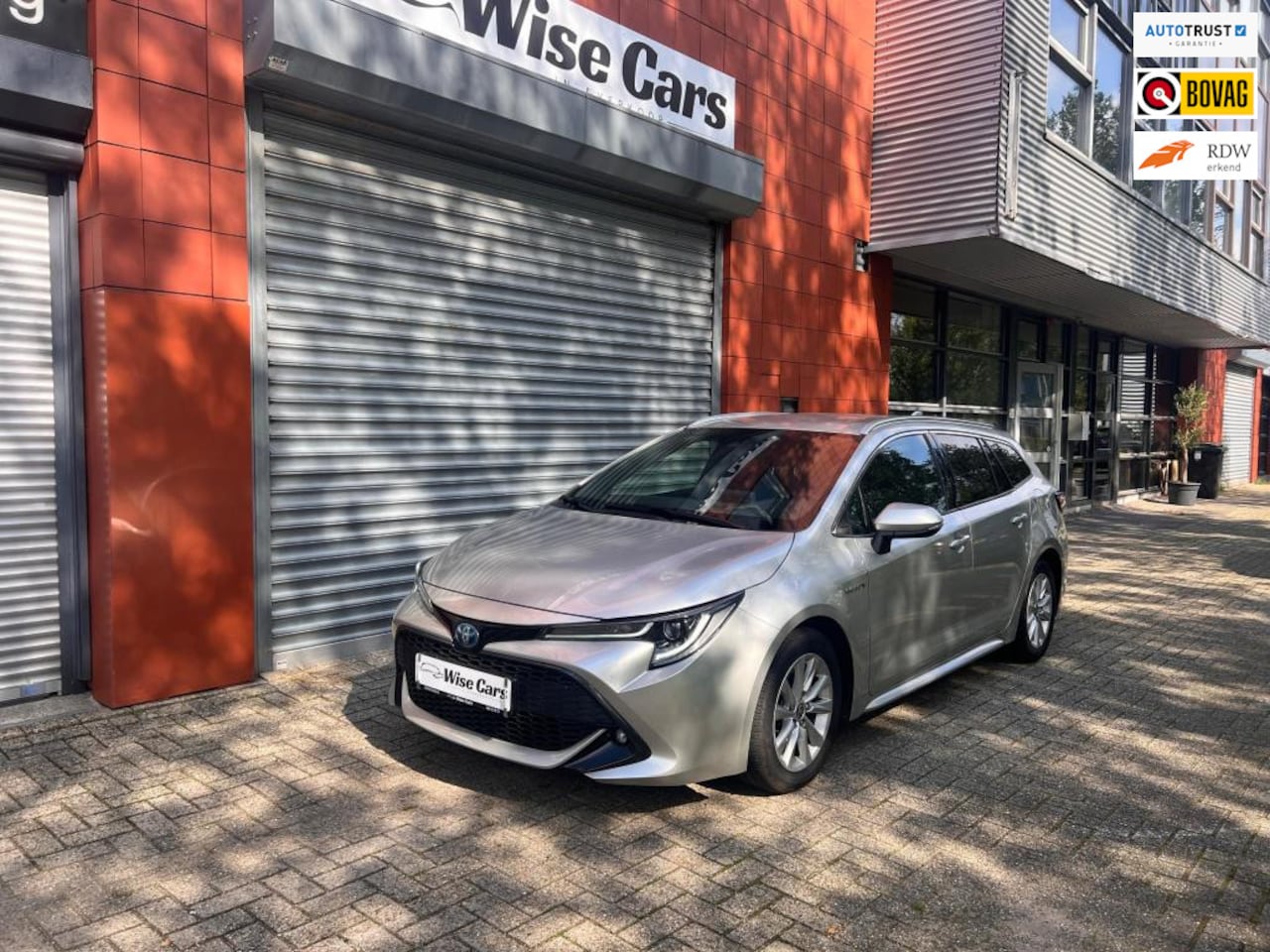 Toyota Corolla Touring Sports - 2.0 Hybrid First Edition Fabrkesgarantie! - AutoWereld.nl