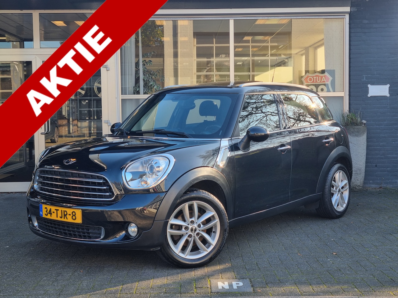 MINI Countryman - Mini 1.6 Cooper Business Line NAVI / CARPLAY / PANO - AutoWereld.nl