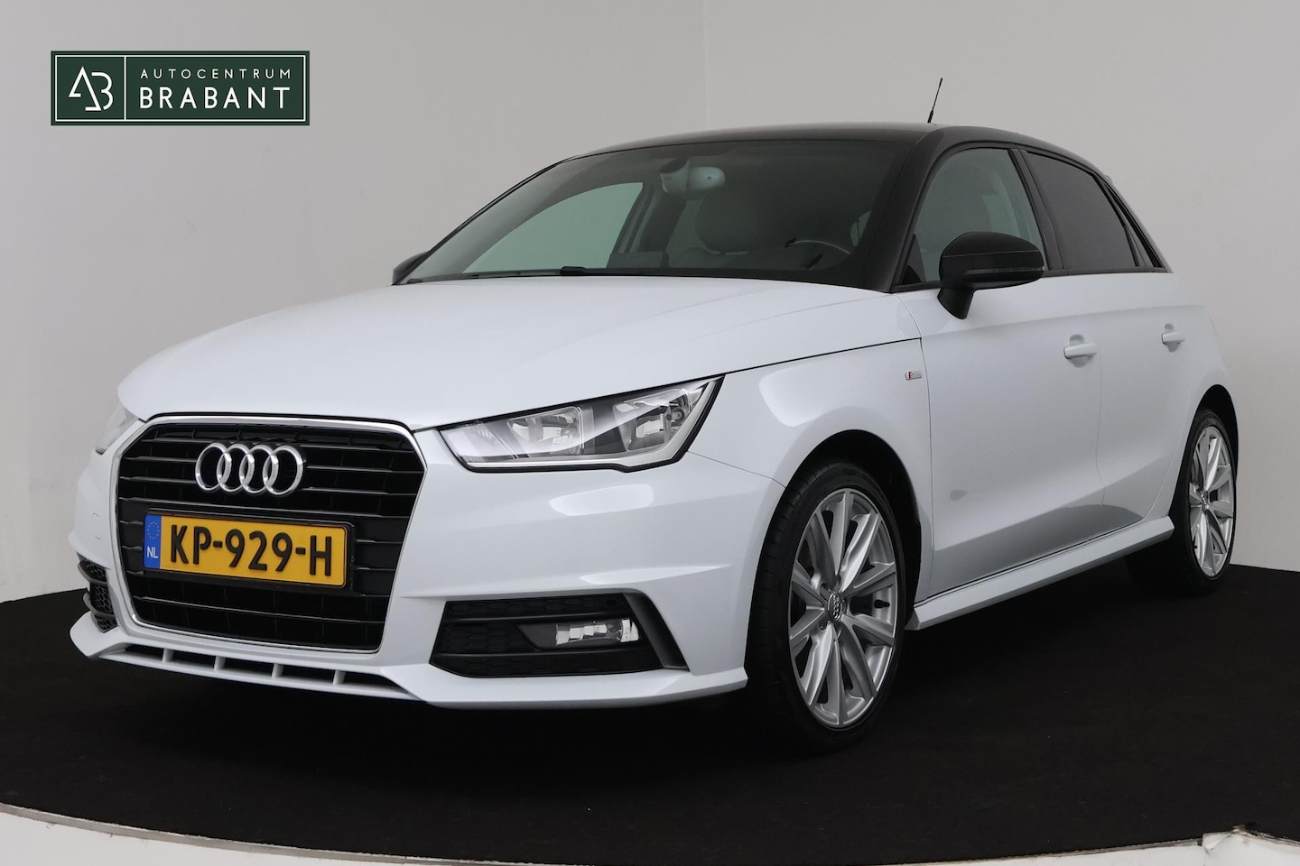 Audi A1 Sportback - 1.0 TFSI Sport Automaat (NAVIGATIE, STOELVERWARMING, CRUISE CONTROL, NL-AUTO, GOED ONDERHO - AutoWereld.nl