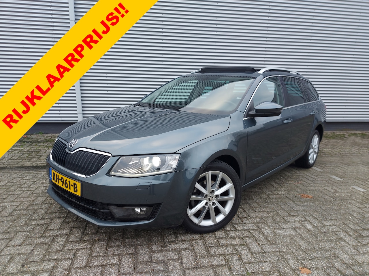 Skoda Octavia Combi - 1.6 TDI Greentech Style Business Automaat,trekhaak, Xenon,cruise,panoramadak,navigatie,sto - AutoWereld.nl