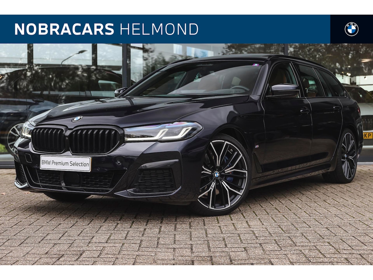 BMW 5-serie Touring - 530i High Executive M Sport Automaat / Panoramadak / Trekhaak / Laserlicht / Parking Assis - AutoWereld.nl