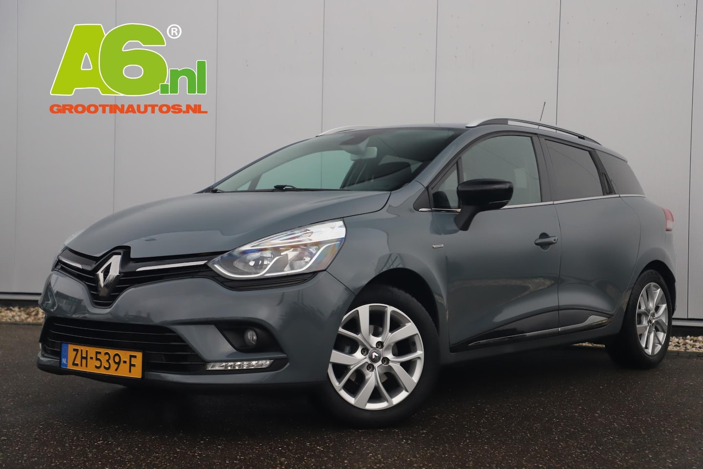 Renault Clio Estate - 0.9 TCe Limited Trekhaak Keyless Navigatie Carplay Android Bluetooth Camera Clima Cruise P - AutoWereld.nl