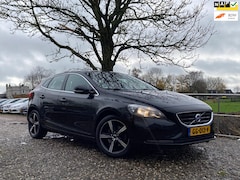 Volvo V40 - 1.6 T4 Momentum | Automaat + Cruise + Clima + Navi nu € 11.975,