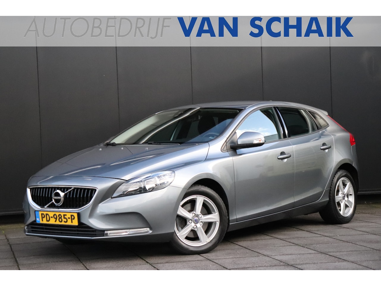 Volvo V40 - 2.0 T2 R-Design | STOELVERW. | CAMERA | TREKHAAK | NAVI | - AutoWereld.nl