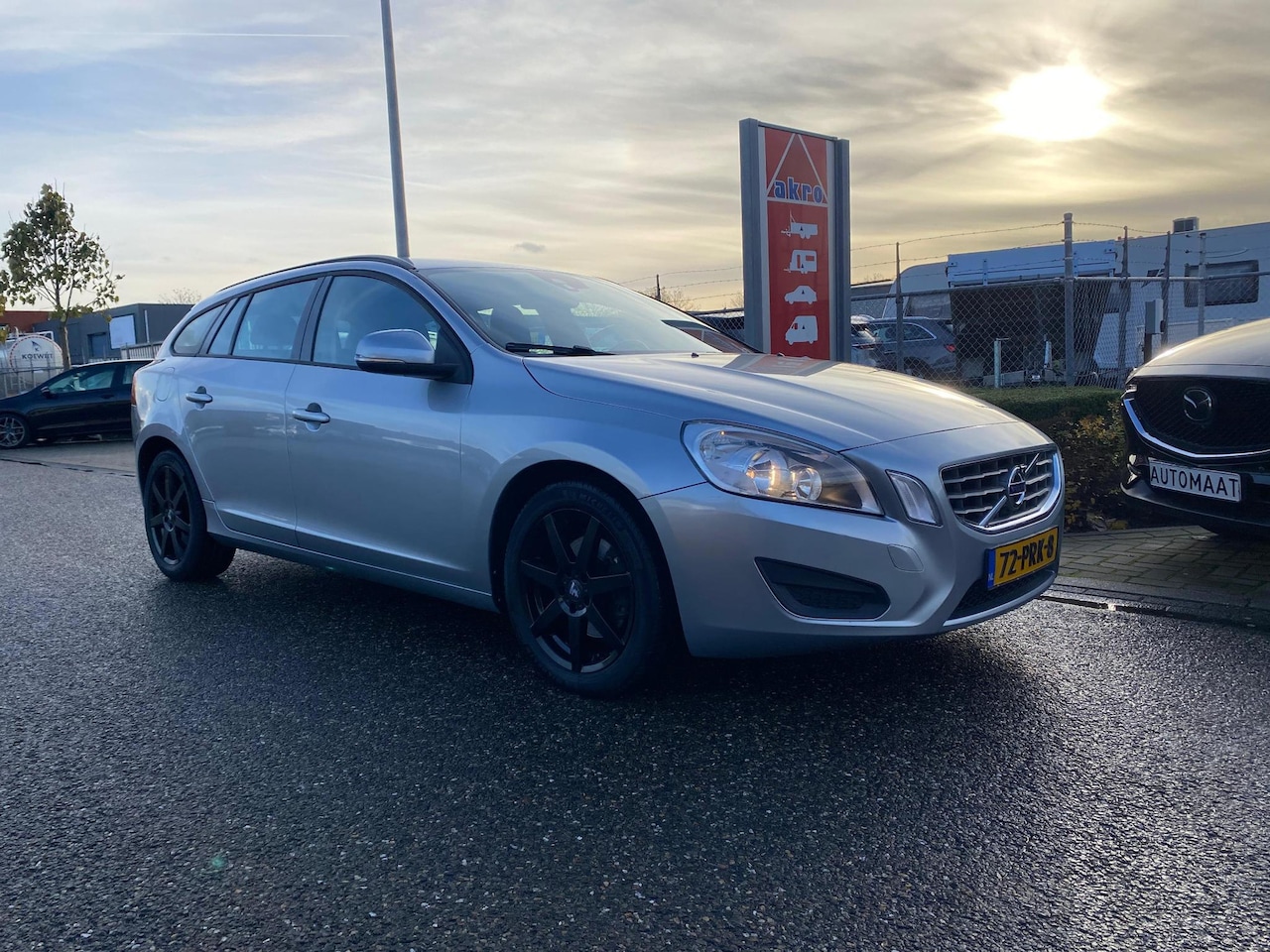 Volvo V60 - 2.0 D3 Kinetic | NAVI | Cruise Control | PDC | Trekhaak | Technisch zeer goede staat! | Zo - AutoWereld.nl