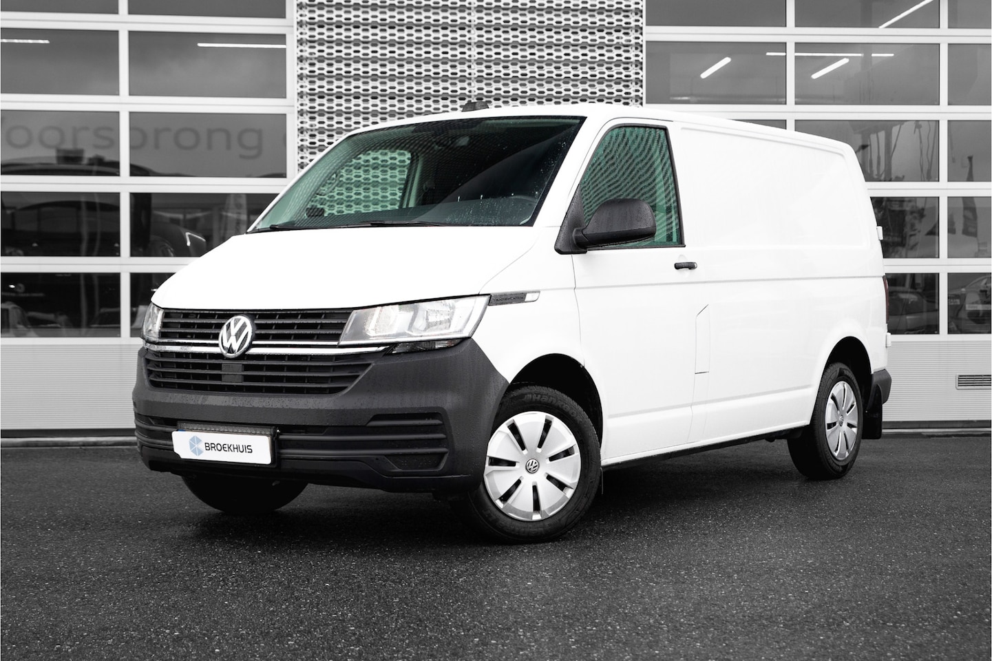 Volkswagen Transporter - DSG 150 | Standkachel | Stoelverwarming | Multistuur | App Connect | Trekhaak | EU6 - AutoWereld.nl