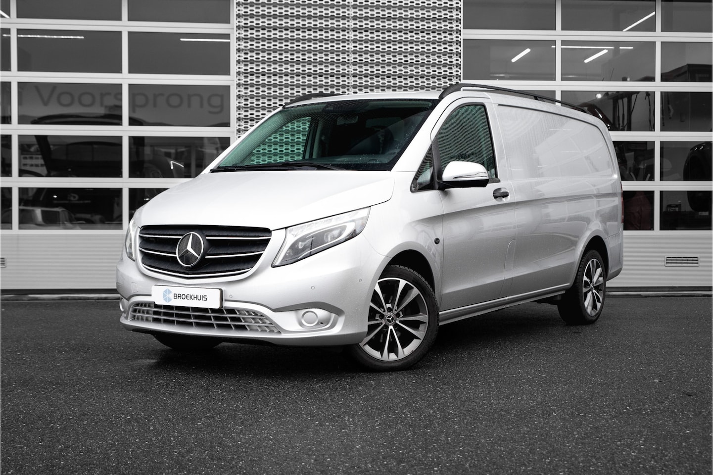 Mercedes-Benz Vito - 114 CDI Lang | Led | Leder | Camera | Stoelverwarming | Trekhaak - AutoWereld.nl