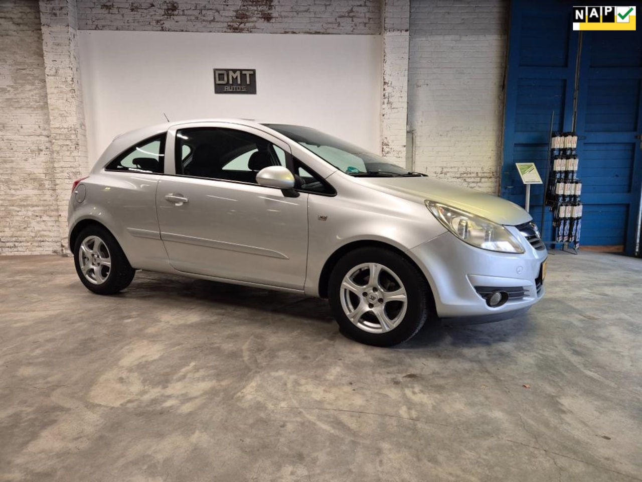 Opel Corsa - 1.2-16V Enjoy Automaat/Airco - AutoWereld.nl