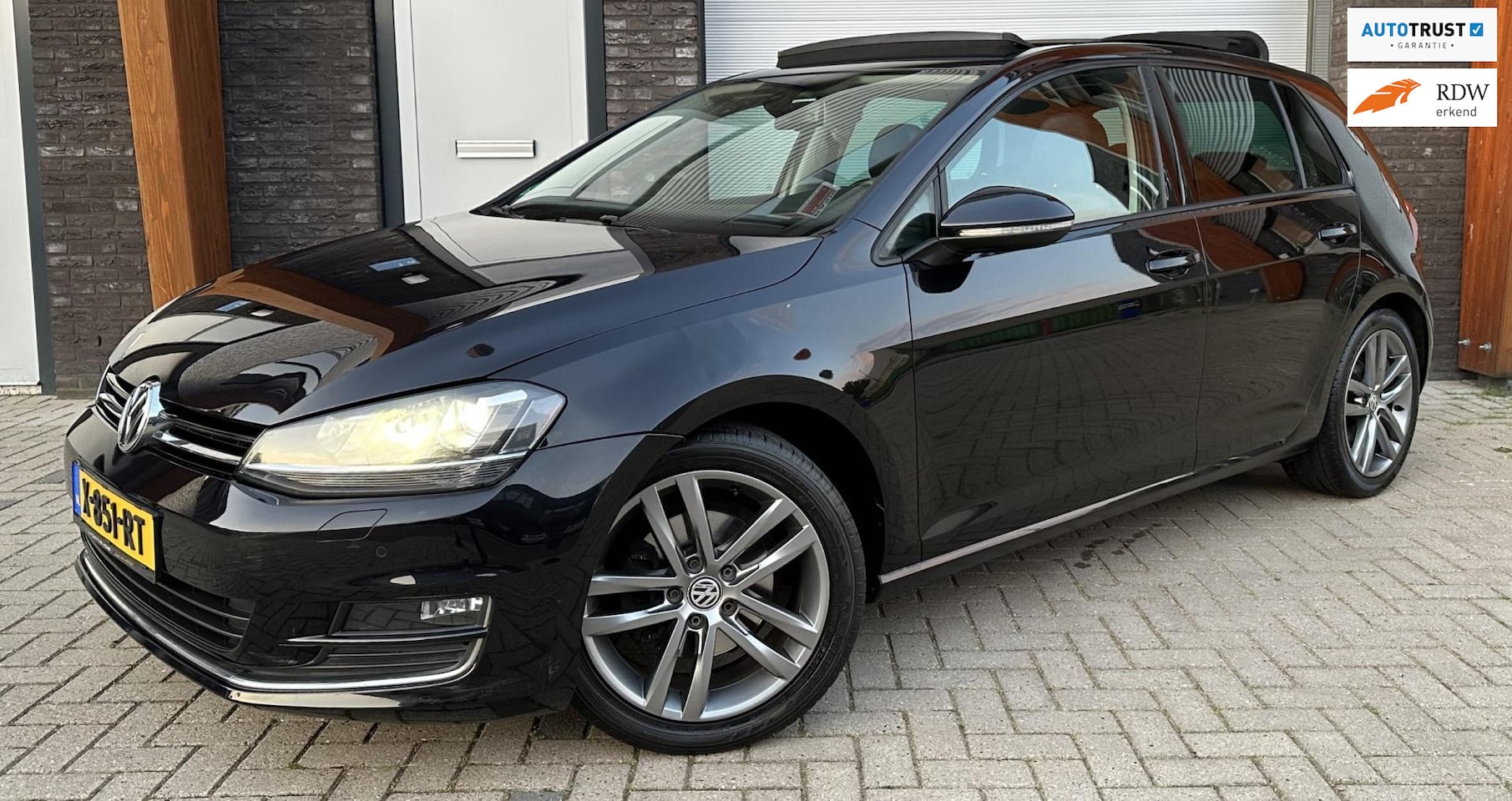 Volkswagen Golf - 1.4 TSI PANO/DSG/KEYLES/NAVI/STOELVW/LEDER - AutoWereld.nl