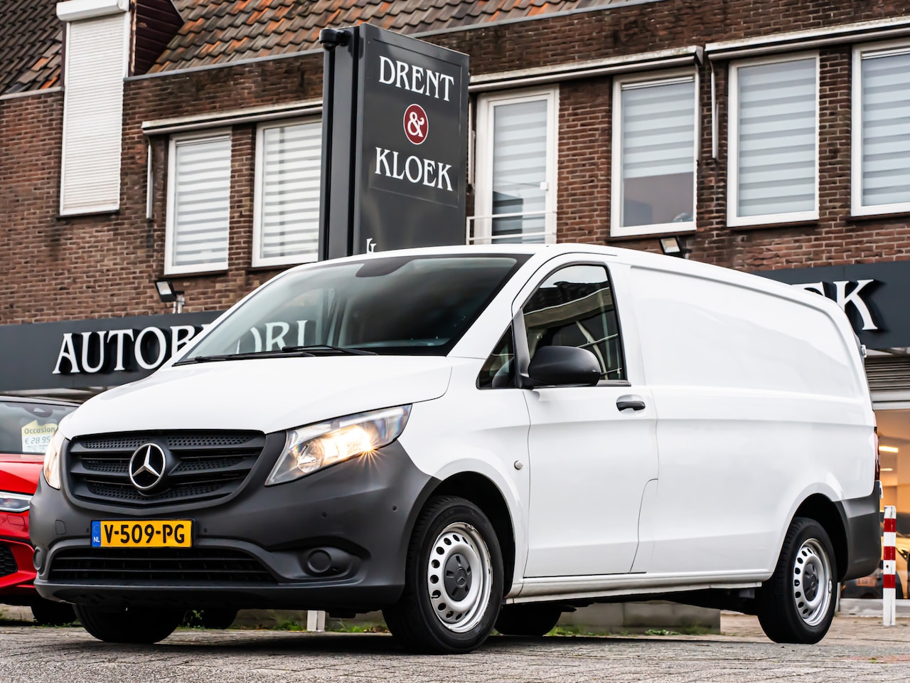 Mercedes-Benz Vito - 111 CDI Lang CAMERA CRUISE NAVI TREKHAAK PDC 112000KM!! - AutoWereld.nl