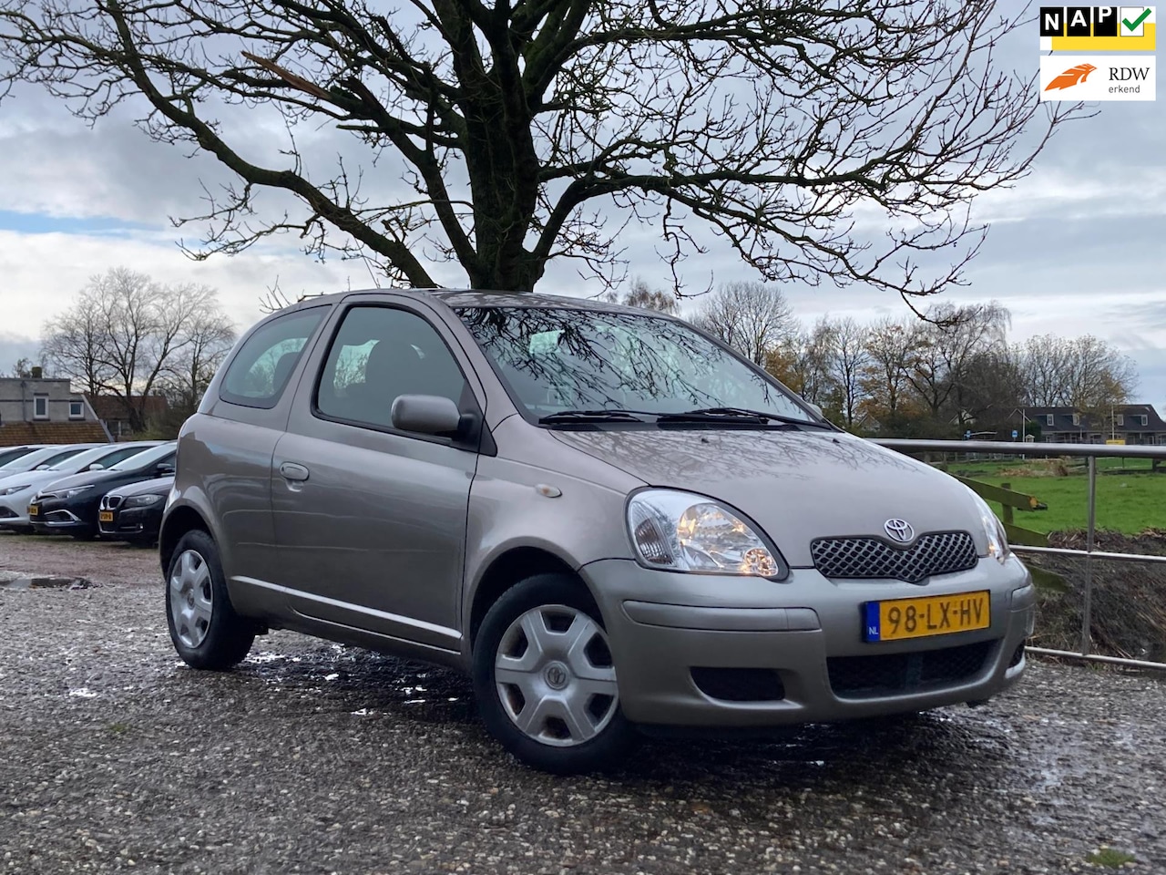 Toyota Yaris - 1.3 VVT-i Sol | Automaat + Dealer onderhouden. Nu € 2.975,-!!! - AutoWereld.nl