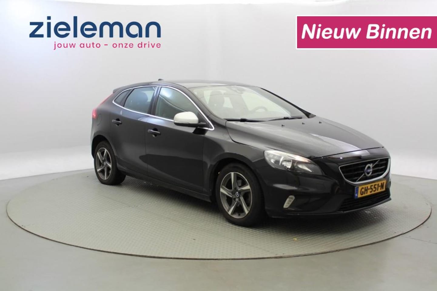 Volvo V40 - 2.0D R-Design - Navi, Half leer, Clima - AutoWereld.nl