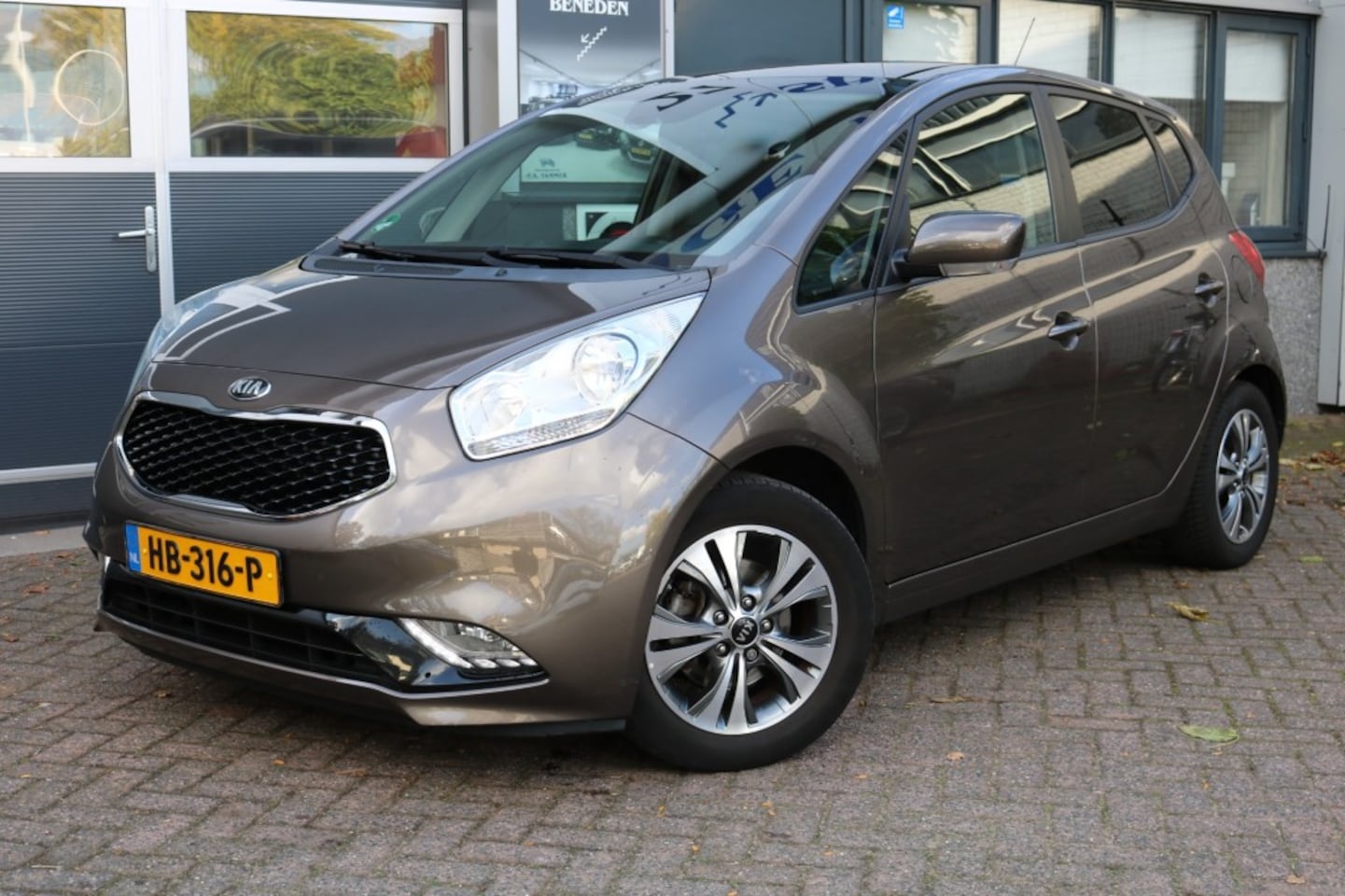 Kia Venga - 1.4 CVVT EXECUTIVEL. 1e EIGEN./ORG.NL/PANO/NAVI/TREKHAAK/DEALER - AutoWereld.nl