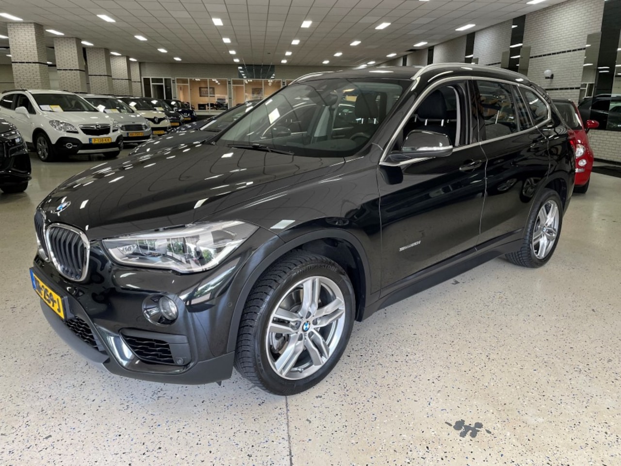 BMW X1 - 2.0i 192pk Automaat Navigatie LED Cruise PDC Trekhaak - AutoWereld.nl