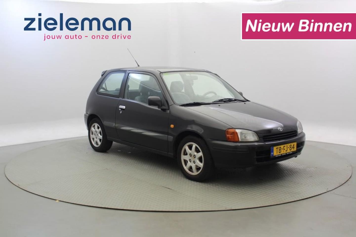 Toyota Starlet - 1.3 16V - Stuurbekrachtiging, Trekhaak - AutoWereld.nl