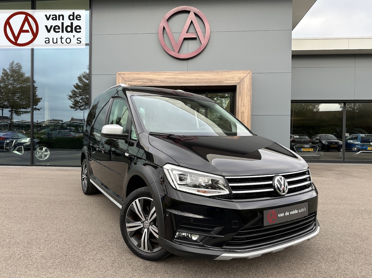 Volkswagen Caddy - 1.4 TSI 125pk DSG Alltrack | Geen bpm/btw | Led | Dubbele schuifdeur | Navi - AutoWereld.nl