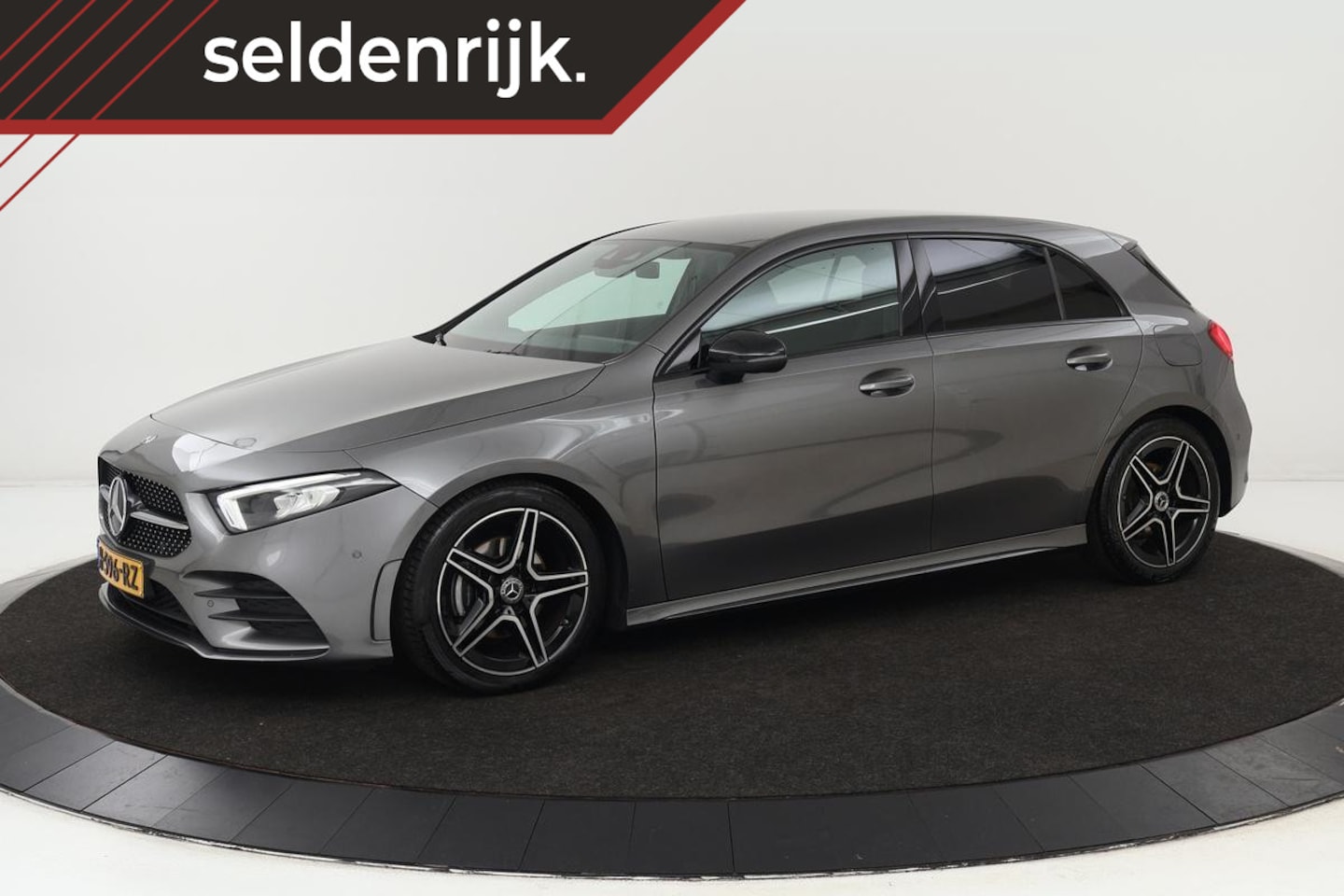 Mercedes-Benz A-klasse - 180 AMG Night | Leder/alcantara | Stoelverwarming | Sportstoelen | Sfeerverlichting | Navi - AutoWereld.nl