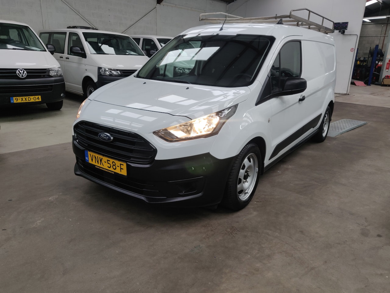 Ford Transit Connect - 1.5 EcoBlue L2 Ambiente Imperial 61DKM!! - AutoWereld.nl