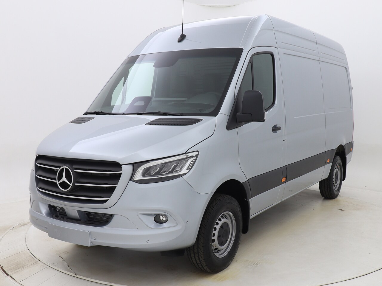 Mercedes-Benz Sprinter - 319 CDI 190pk L2H2 RWD Automaat, LED, 3,5t trekhaak voorbereiding, PDC - AutoWereld.nl