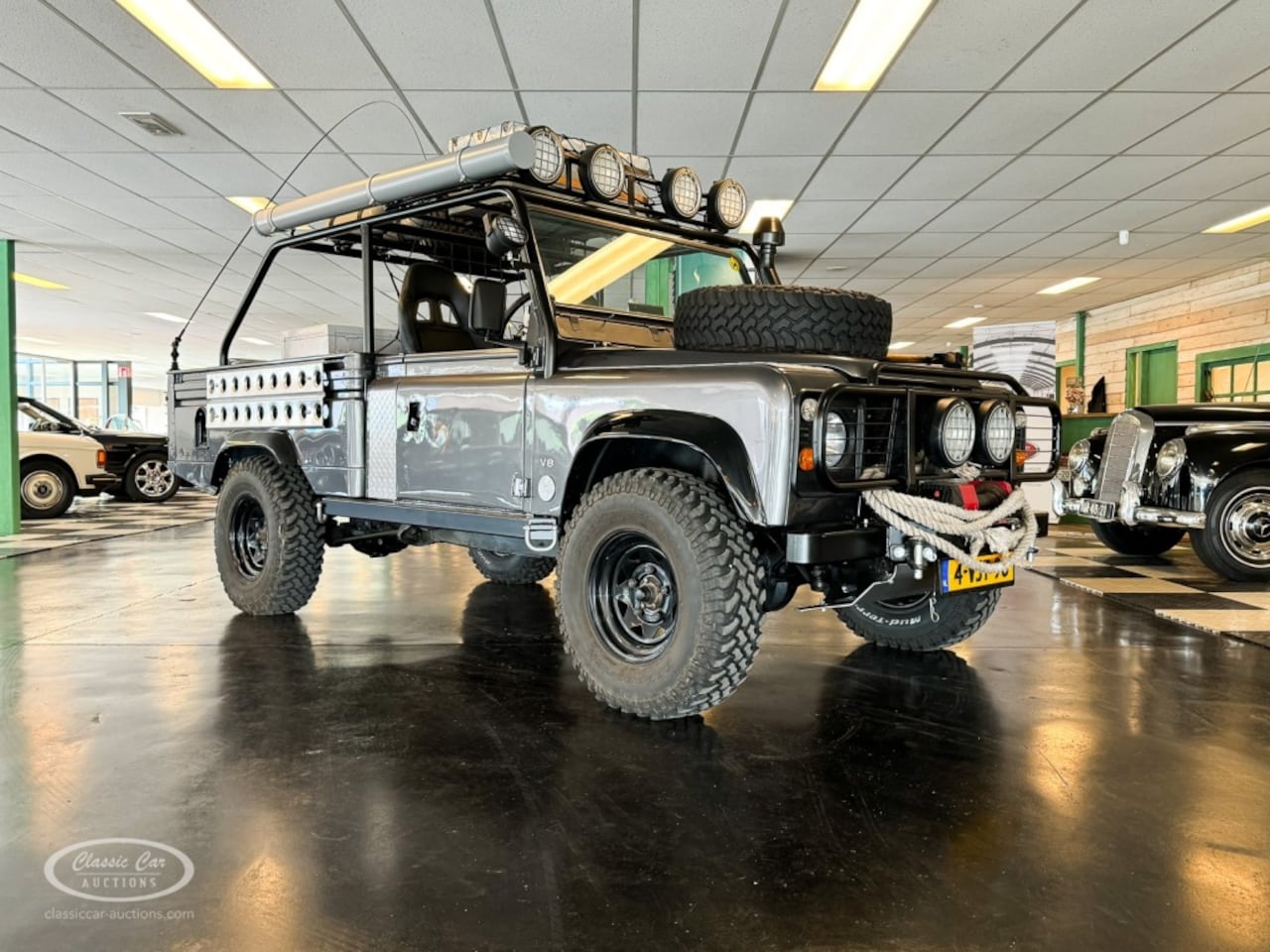 Land Rover Defender 110 - 110 'Tomb Raider'  - ONLINE AUCTION - AutoWereld.nl