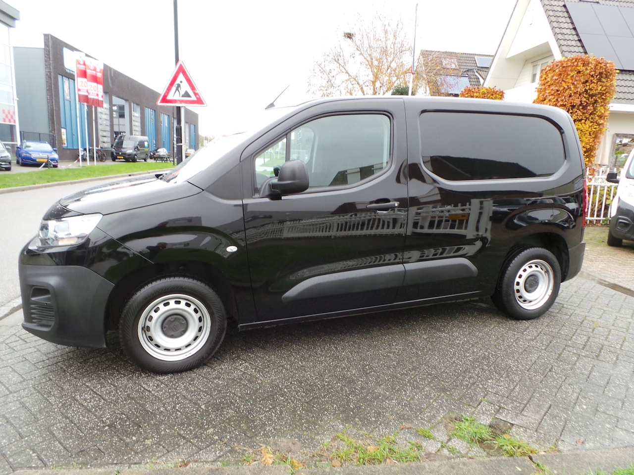 Citroën Berlingo - 1.5 BlueHDI Club Airco,Cruise,Apple Carplay,Pdc,Mf stuur 3 persoons,schuifdeur - AutoWereld.nl