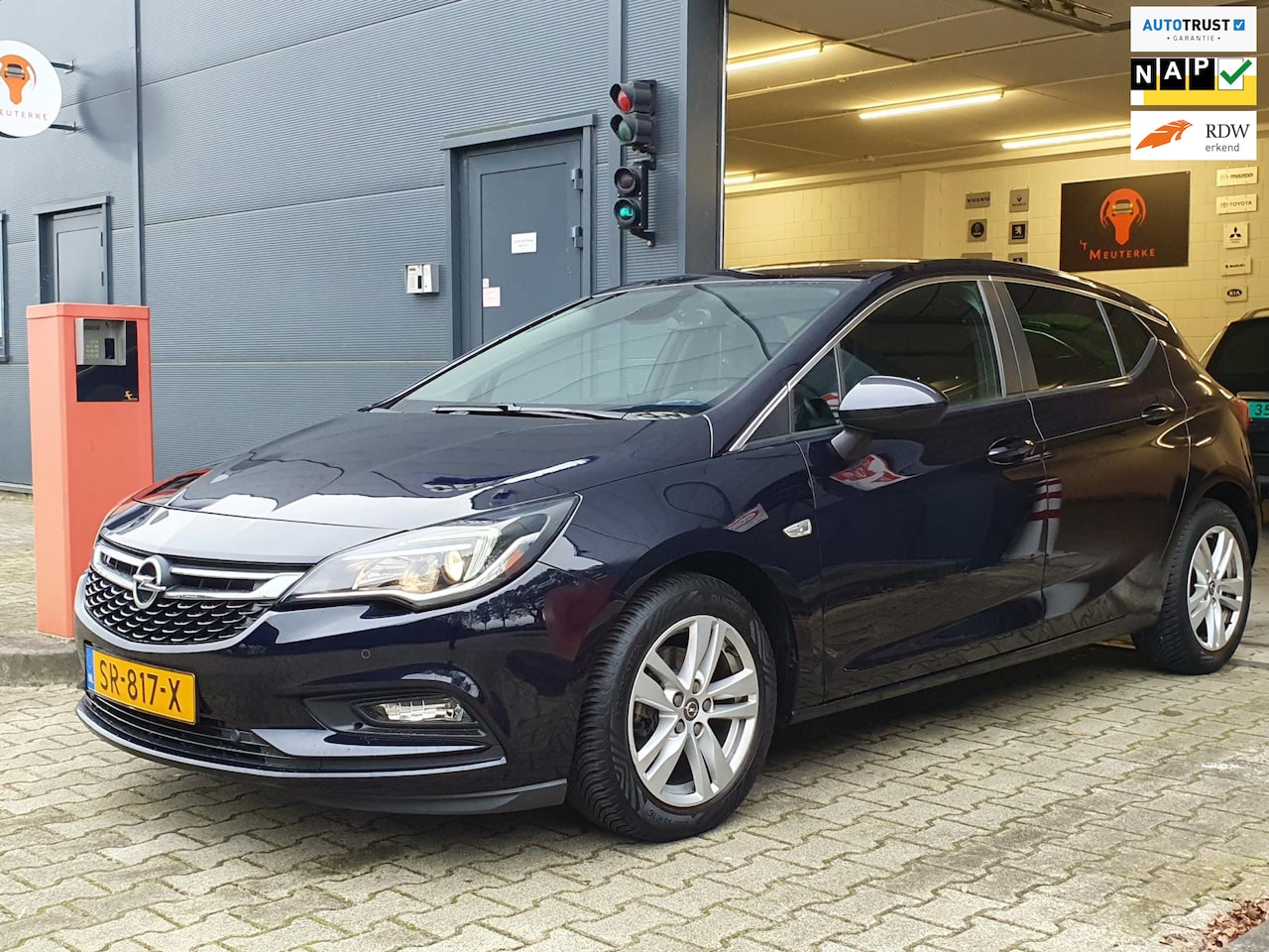 Opel Astra - 1.4 Online Edition / NWE BEURT + REMMEN / P.SENSOR / CLIMATE CONTR. / CARPLAY / PRIVACY GL - AutoWereld.nl