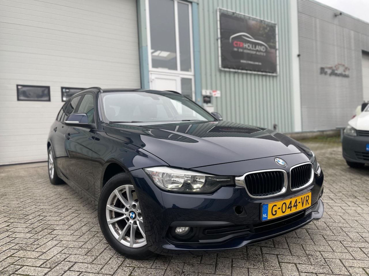 BMW 3-serie Touring - 316d Luxury (bj 2015) LEER|NAVI|FACELIFT|EURO6 - AutoWereld.nl