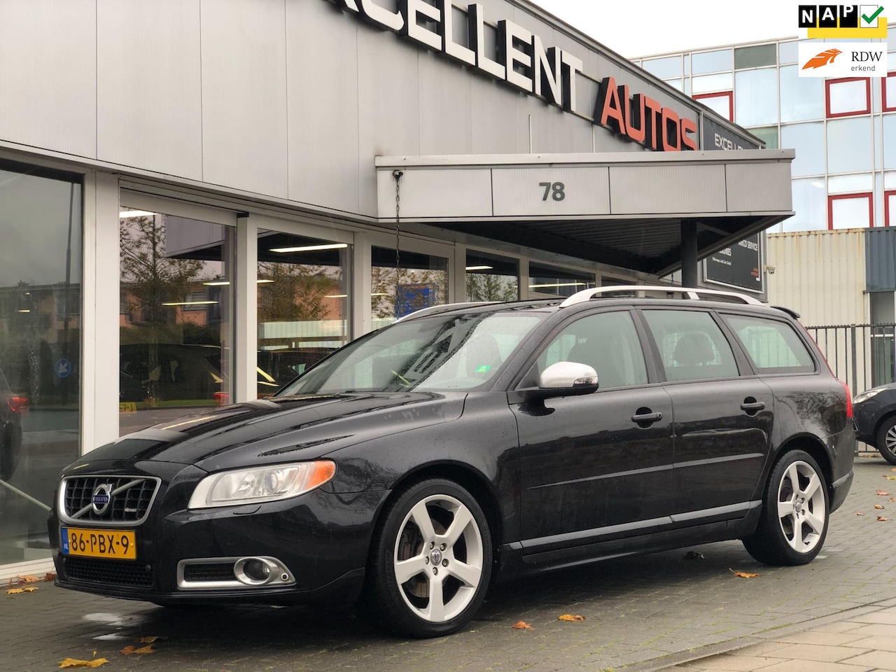 Volvo V70 - 2.0T R-Edition Automaat - Leder - Navigatie - AutoWereld.nl