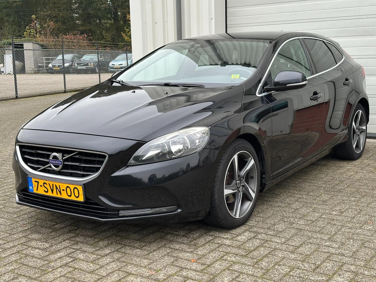 Volvo V40 - 1.6 D2 Momentum 1.6 D2 Momentum, Digitale Dashboard, Navi, PDC, R-Design Velgen - AutoWereld.nl