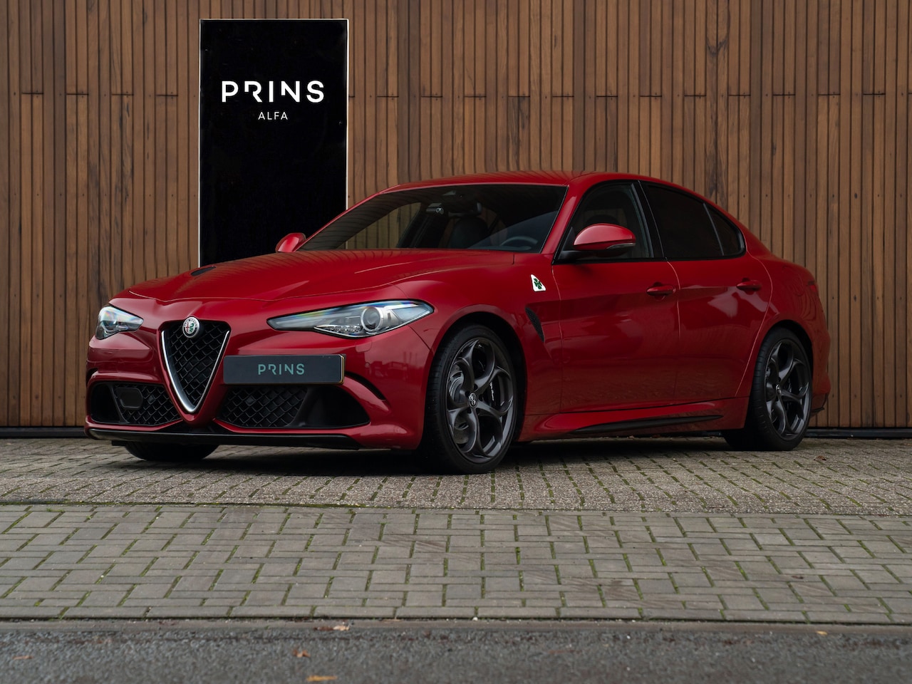 Alfa Romeo Giulia - 2.9 V6 Quadrifoglio | Carbon stoelen | Top onderhouden - AutoWereld.nl