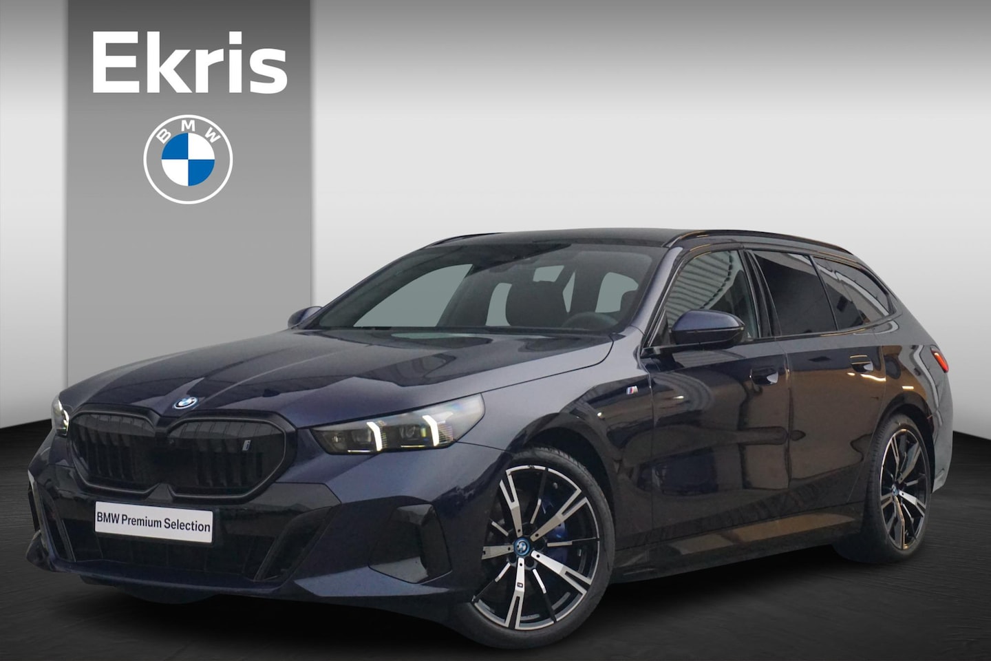 BMW i5 Touring - eDrive40 M Sport Pro / Innovation / Comfort Pack / Travel Pack / Trekhaak - AutoWereld.nl