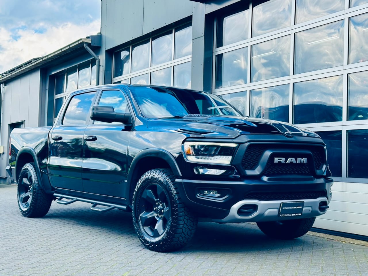 Dodge Ram Pick Up - 5.7i V8 Crew Cab | Nieuw Model | Rebel | LPG-G3 | Camera | LED kopl. | OffRoad banden | Ne - AutoWereld.nl