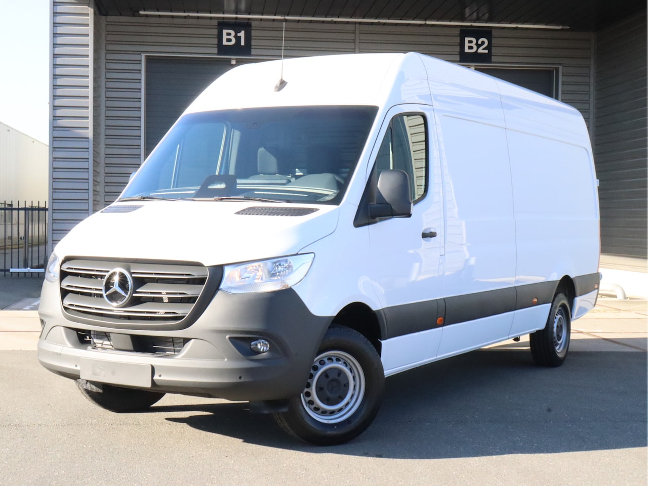 Mercedes-Benz Sprinter - 315 CDI 150pk L3H2 Opstap, 270 deuren, automaat, smartphone pakket - AutoWereld.nl