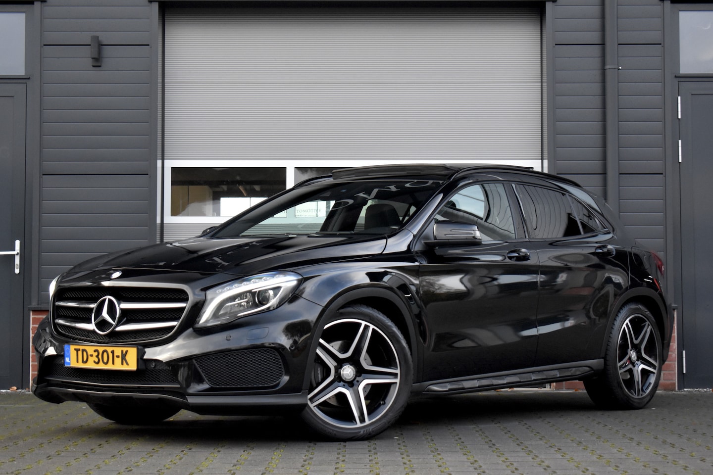 Mercedes-Benz GLA-Klasse - 250 4Matic Prestige AMG Night Pack | Panoramadak | Trekhaak afn. | Camera | Elektr. Stoele - AutoWereld.nl