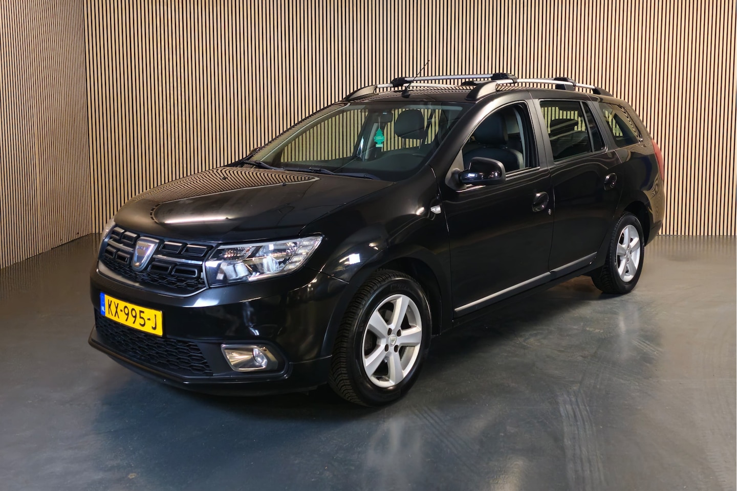 Dacia Logan MCV - 0.9 TCe Easy-R Lauréate - Trekhaak -Leder - Achteruitrijcamera met sensoren - Navi -Dakdra - AutoWereld.nl