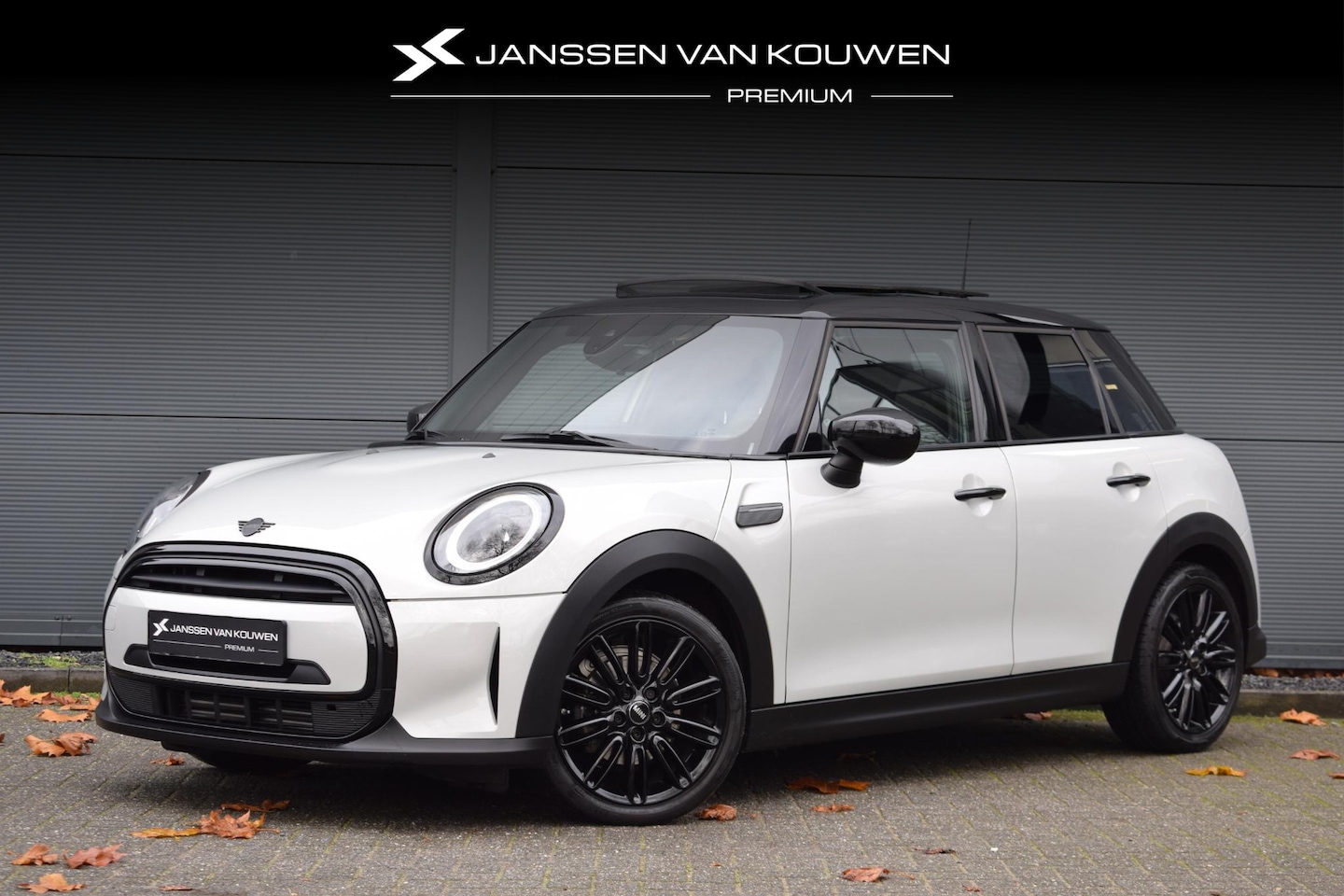 MINI Cooper - Mini 1.5 Camden Plus Edition / Pano / Keyless / Apple Carplay - AutoWereld.nl