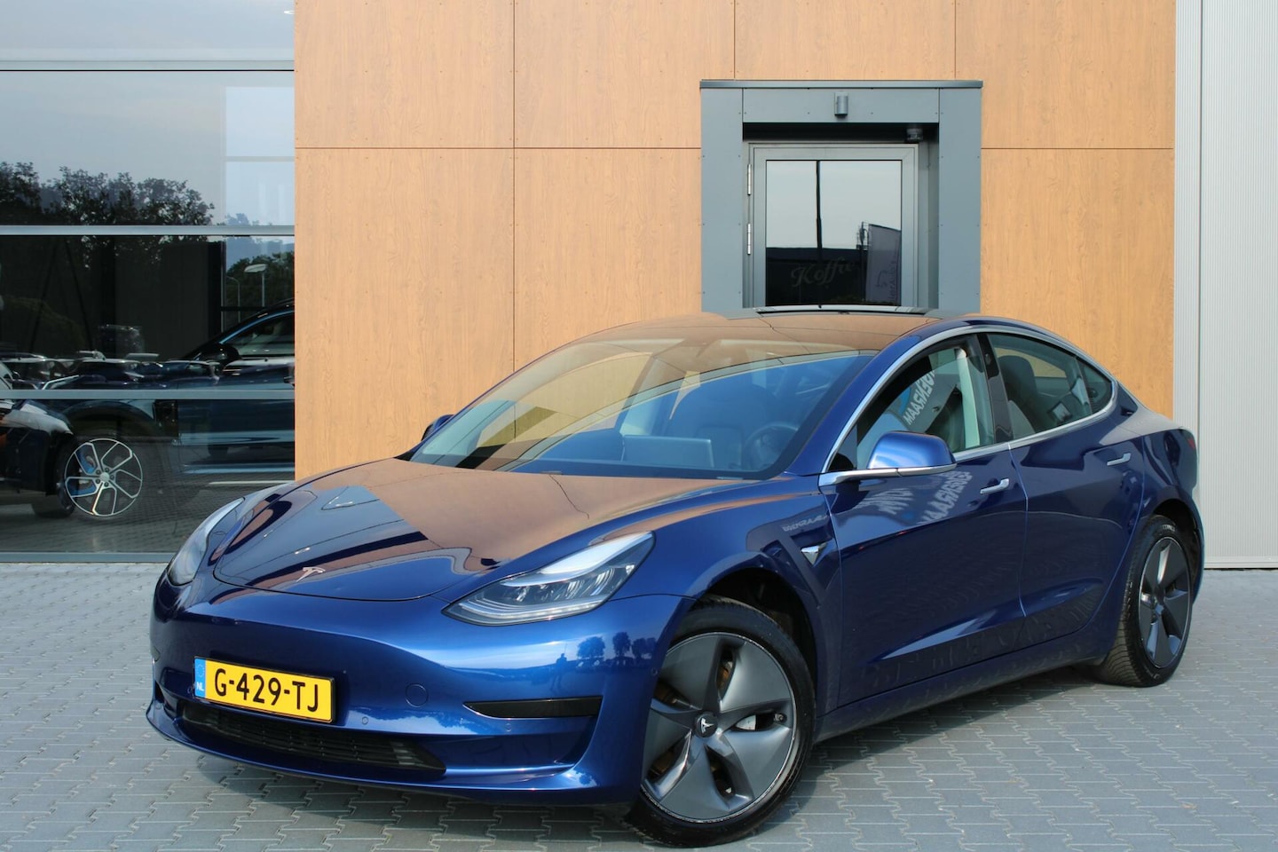 Tesla Model 3 - Standard RWD Plus 60 kWh | NIEUWE ACCU | Trekhaak | Pano - AutoWereld.nl