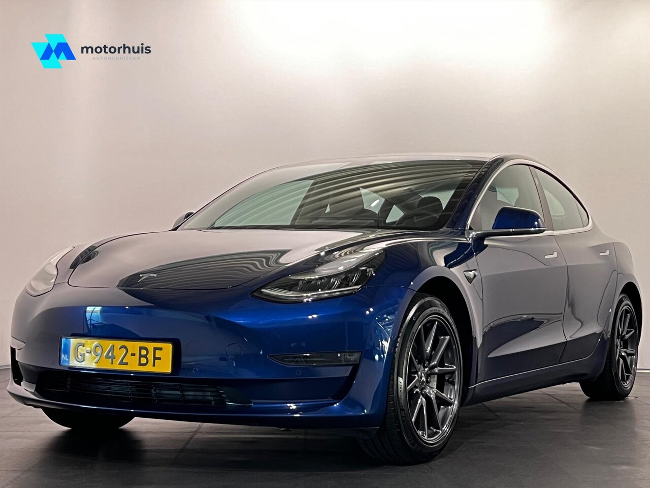 Tesla Model 3 - Standard Plus RWD | PANORAMA DAK | VERWARMBARE STOELEN - AutoWereld.nl