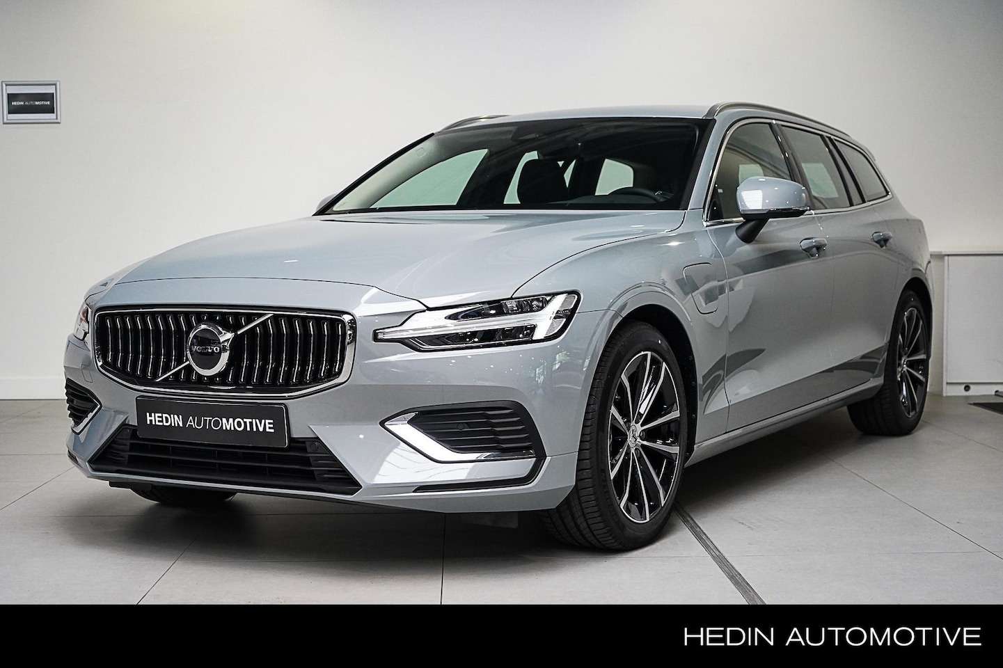 Volvo V60 - T6 Essential Bright Plug In Hybride AWD 350PK| Leder Interieur | Driver Assist | Climate P - AutoWereld.nl