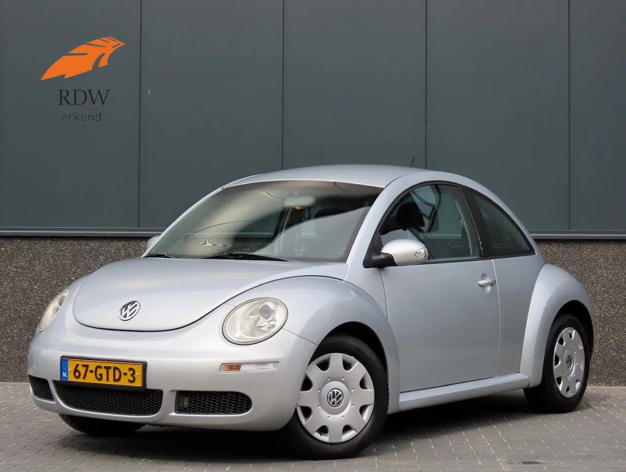 Volkswagen New Beetle - 1.6 Trendline | Airco | NAP - AutoWereld.nl