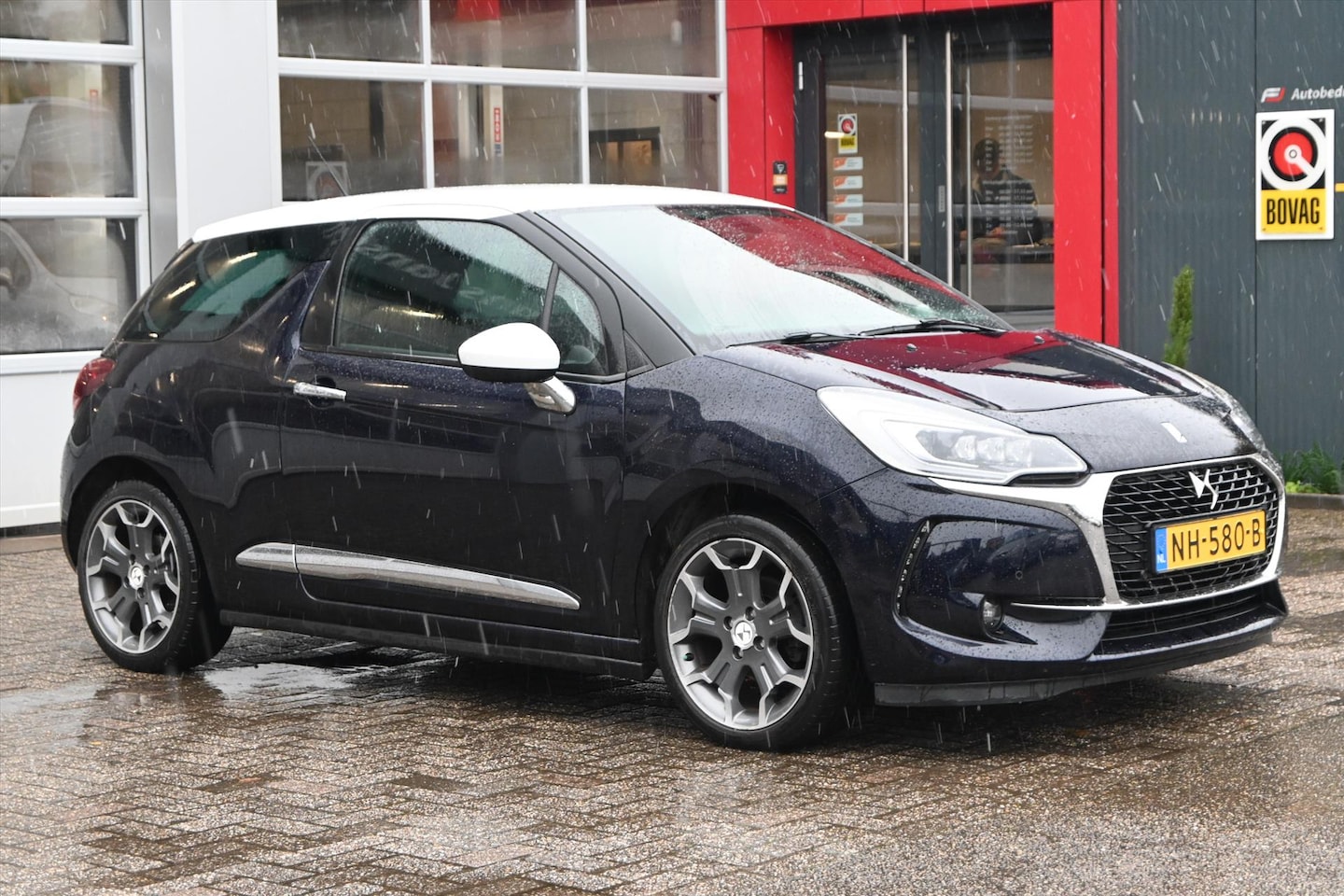 DS 3 - So Chic 1.2 110pk | Navi | Camera | Climate | Cruise | LM-V - AutoWereld.nl