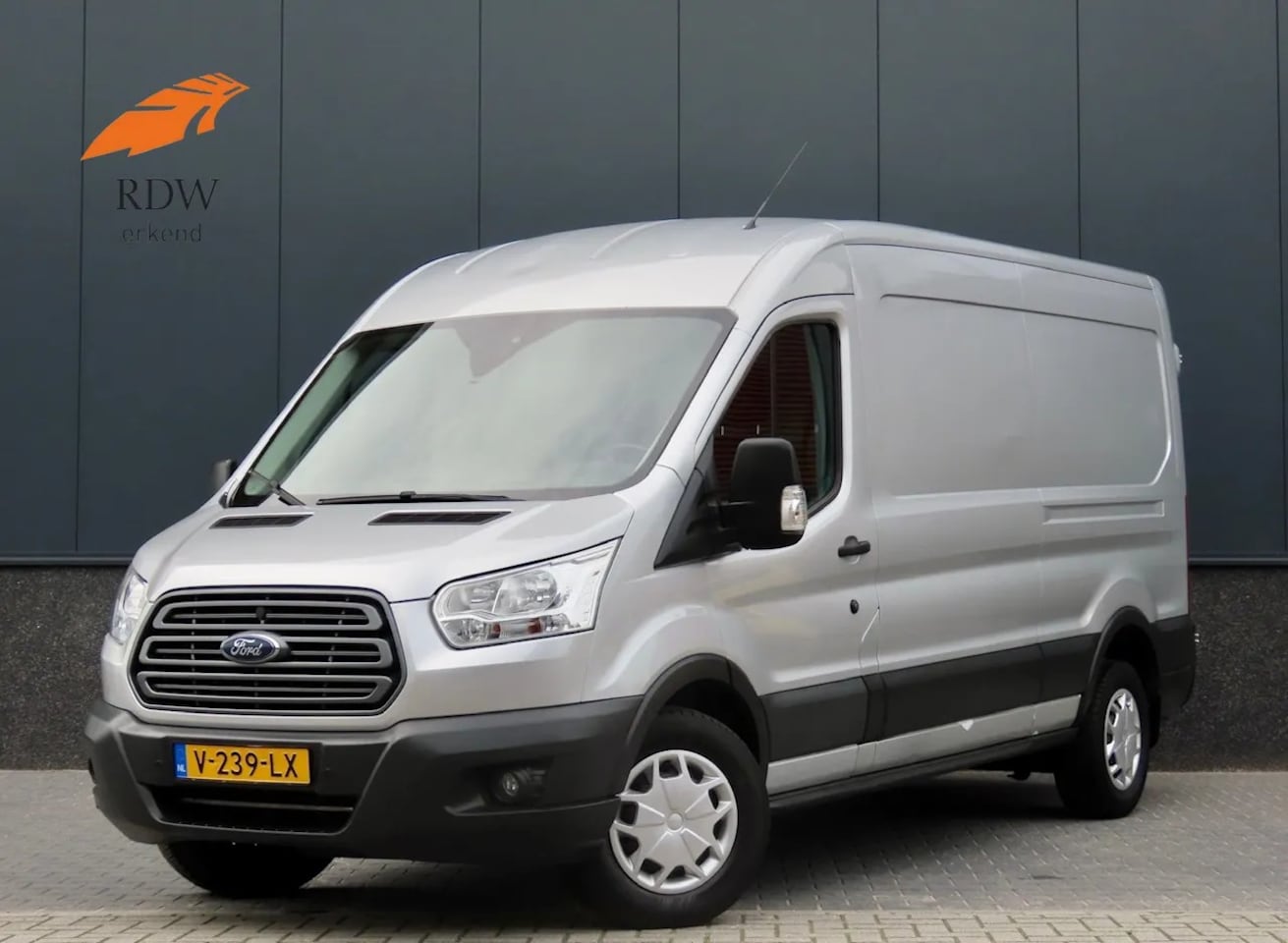 Ford Transit - 330 2.0 TDCI L3H2 Trend | Airco | Cruise | Parkeersensore - AutoWereld.nl