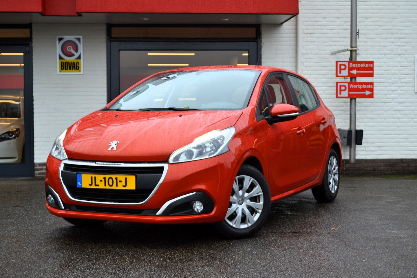 Peugeot 208 - 1.2 PureTech Blue Lion 1.2 PureTech Blue Lion, Airco, Navi, Pdc, NL-auto, 45.000 km ! - AutoWereld.nl