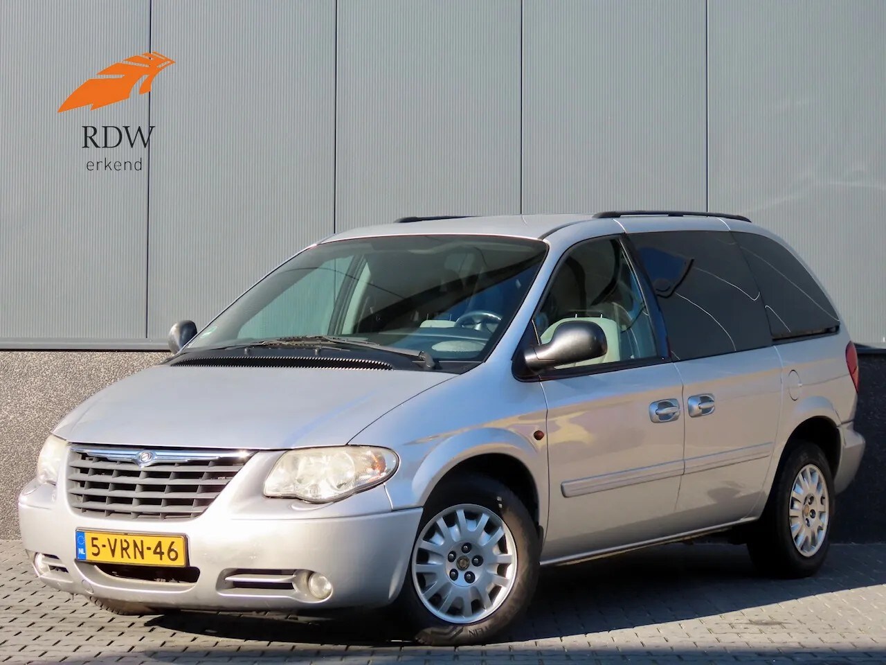 Chrysler Voyager - 2.5 CRD SE Luxe | Clima | Dubbele schuifdeur - AutoWereld.nl