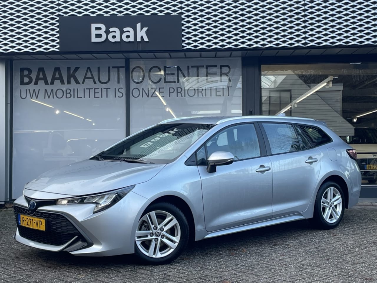 Toyota Corolla Touring Sports - 1.8 Hybrid Active | Camera | Clima - AutoWereld.nl