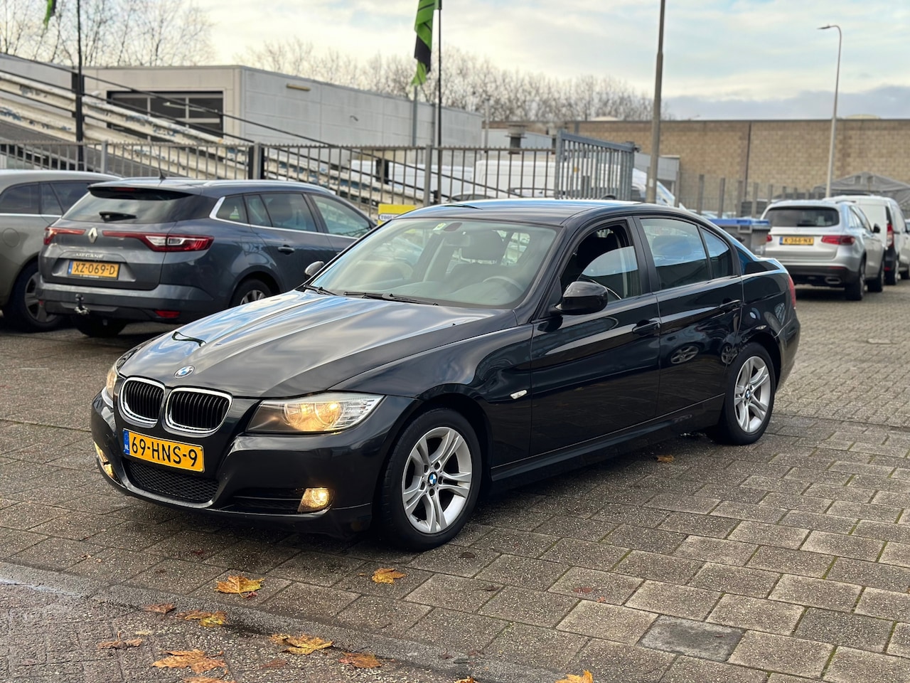 BMW 3-serie - 316i Business Line grootscherm | nap | 6BAK - AutoWereld.nl