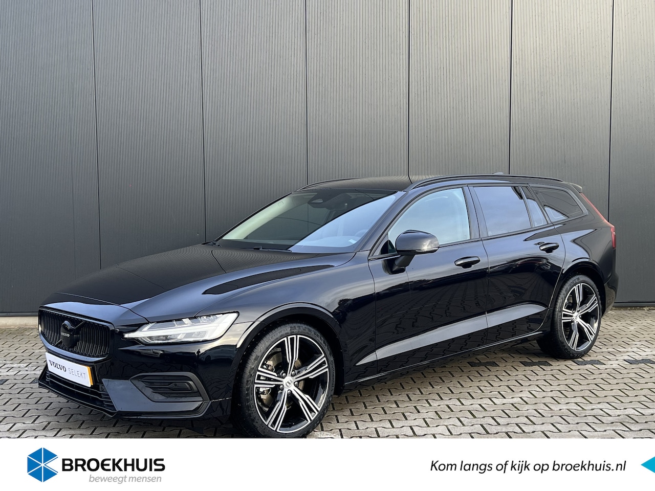 Volvo V60 - 2.0 B3 Essential Edition | Adaptive Cruise | Black Edition | Verwarmde Stoelen / Stuurwiel - AutoWereld.nl