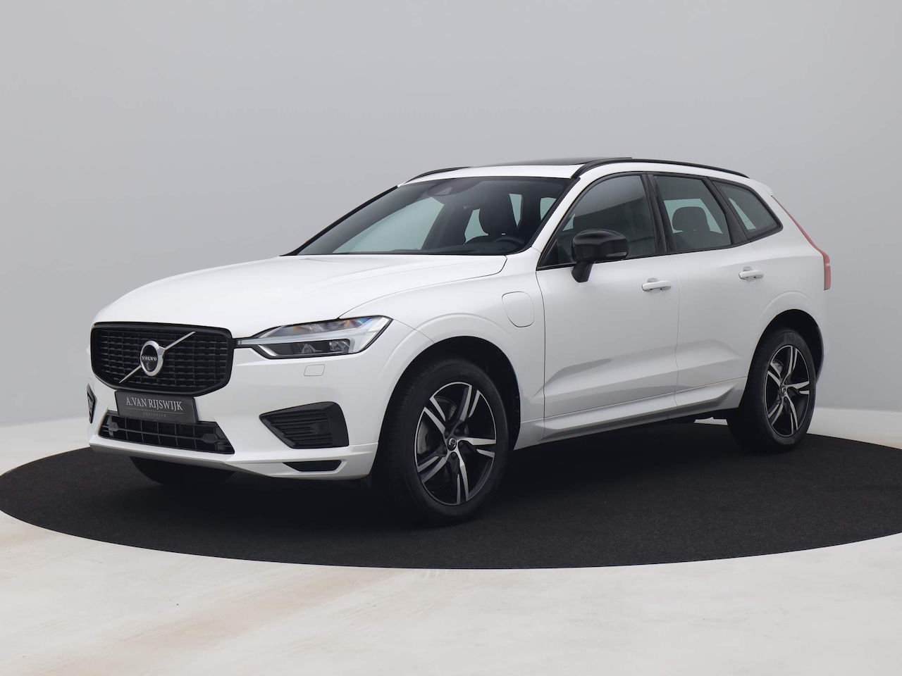 Volvo XC60 - 2.0 Recharge T6 AWD R-Design | PANO | HUD | H&K | ADAPTIVE | STOEL- EN STUURVERW. - AutoWereld.nl