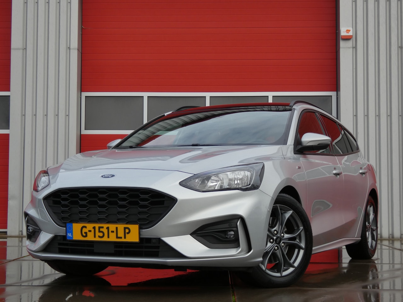 Ford Focus Wagon - 1.5 EcoBoost ST Line Business/ lage km/ compleet! - AutoWereld.nl