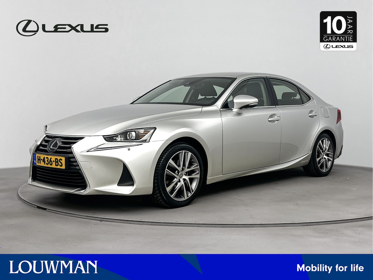 Lexus IS - 300h Hybrid Business Line | Adaptieve cruise control | Navigatie | Stoelverwarming | Ruite - AutoWereld.nl